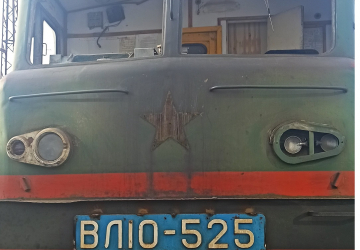 Էլեկտրաքարշ (Электровоз ВЛ10), գործ. համարը` 525, գույք. համարը` 50040016, արտ. տարեթիվը` 1969, գտնվելու վայրը՝ ՏՉ Գյումրի, տեխ. վիճակը՝ Б/у,разукомплектован, не в рабочем состоянии