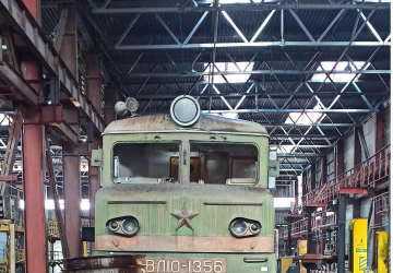 Էլեկտրաքարշ (Электровоз ВЛ-10 N1356), գույքային №՝ 50040032, գործ. №՝ 1356, տարեթիվը՝ 1975, տեխ. վիճակը` ենթակա չէ փոխադրման՝  ընթացային մասերը ապակոմպլեկտավորված են, տեղակայման վայրը` ՏՉ Գյումրի  երկաթուղային կայարանի հրապարակ