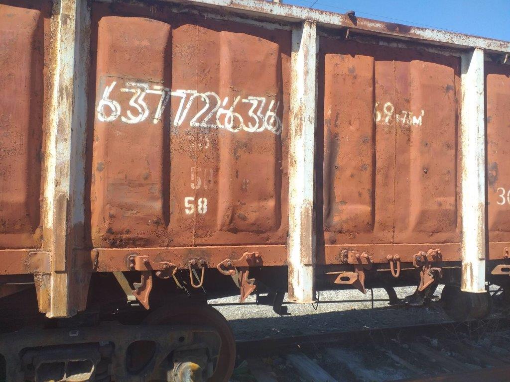 Կիսավագոն (полувагон), գույքային համարը` 63772636, արտ. տարեթիվը` 1976թ., տեղ. վայրը` Աղին (подлежит к постановке и подготовке к транспортировке)