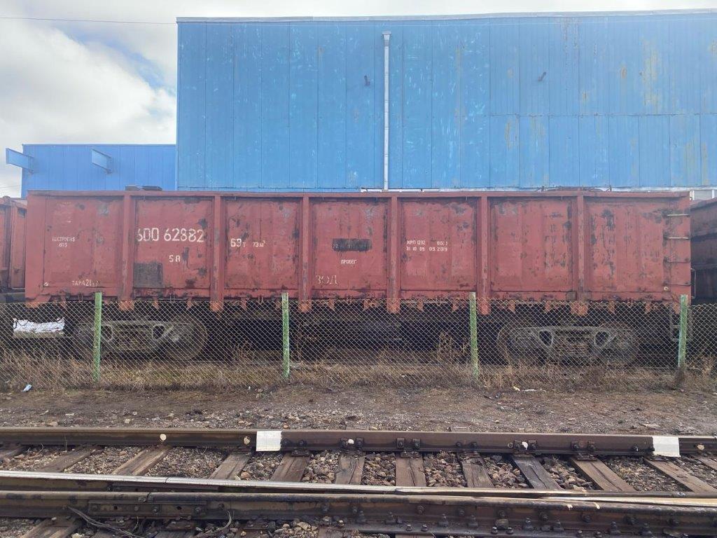 Կիսավագոն (полувагон), գույքային համարը` 60062882, արտ. տարեթիվը` 1975թ., տեղ. վայրը` Գյումրի (подлежит к постановке и подготовке к транспортировке)