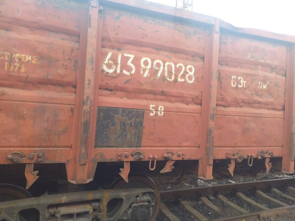 Կիսավագոն (полувагон), գույքային համարը` 61399028, արտ. տարեթիվը` 1975թ., տեղ. վայրը` Գյումրի (подлежит к постановке и подготовке к транспортировке)