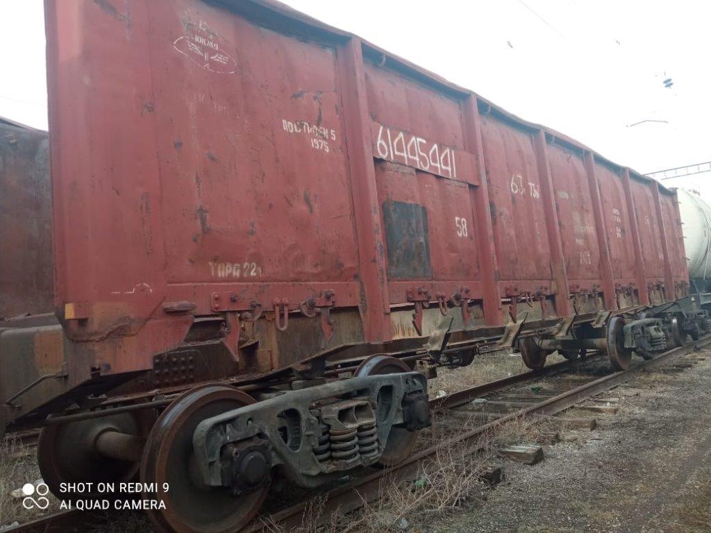 Կիսավագոն (полувагон), գույքային համարը` 61445441, արտ. տարեթիվը` 1975թ., տեղ. վայրը` Գյումրի (подлежит к постановке и подготовке к транспортировке)