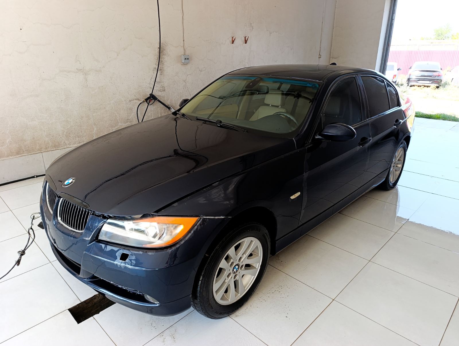 Ավտոմեքենա՝ BMW 325 I Թողարկման տարեթիվը՝ 2005թ. Նույն. համարը`WBAVB13506KX34208 Հաշվառման համարանիշը՝ 36 RS 936