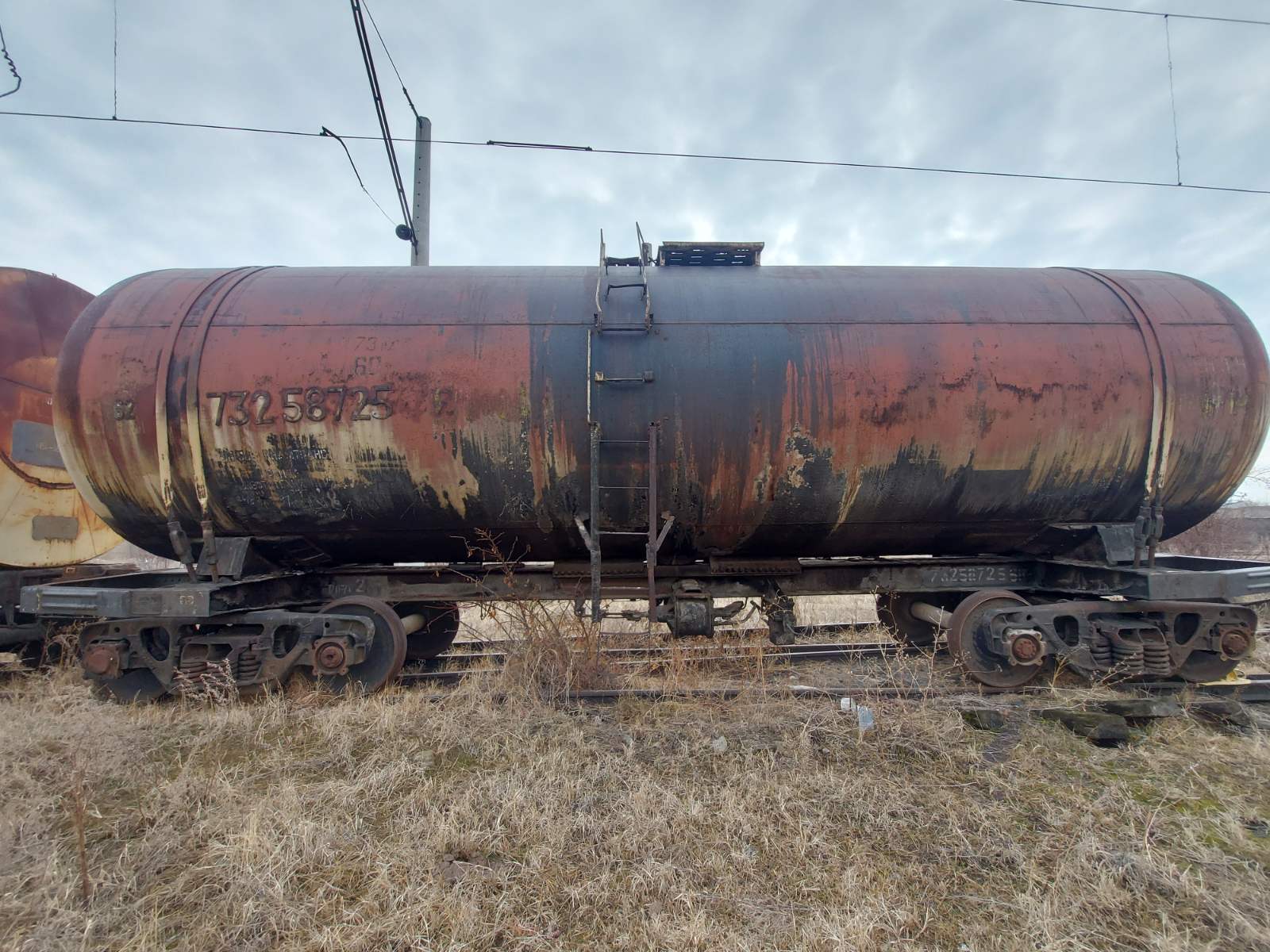 Ցիստեռն-վագոնի (вагон-цистерна) առուվաճառքի պայմանագիր կնքելու իրավունք,  գույքային համարը` 73258725, արտադրման տարեթիվը`  1977, տեղակայման վայրը` Գյումրի-ՏՉ (без возможности выхода на пути общего пользования)